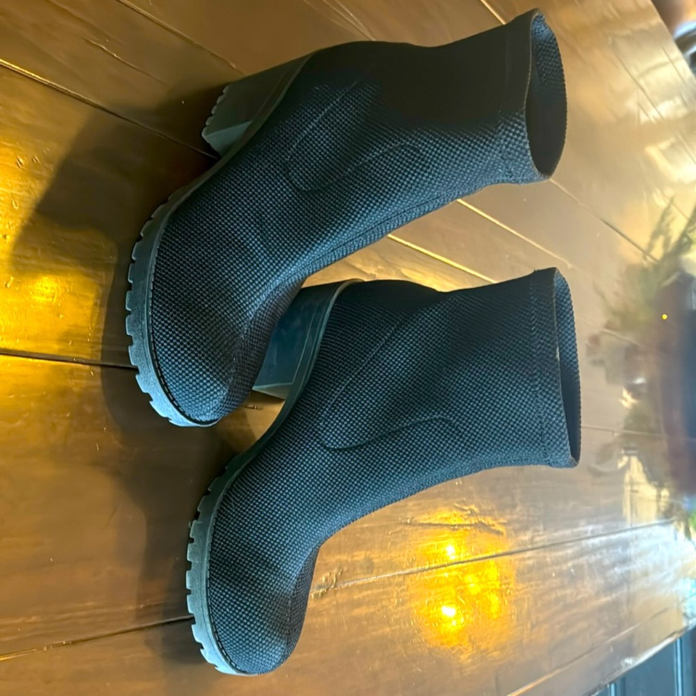 Dirty Laundry Lizzie? 7.5 Black nylon bootie